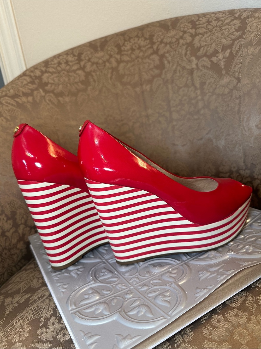 MICHAEL Michael Kors Adalia Red Patent Striped Platform Wedge Heels Size 8 - Picture 3 of 10